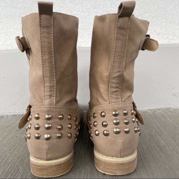 Boots 👢 - Picture 3 of 5